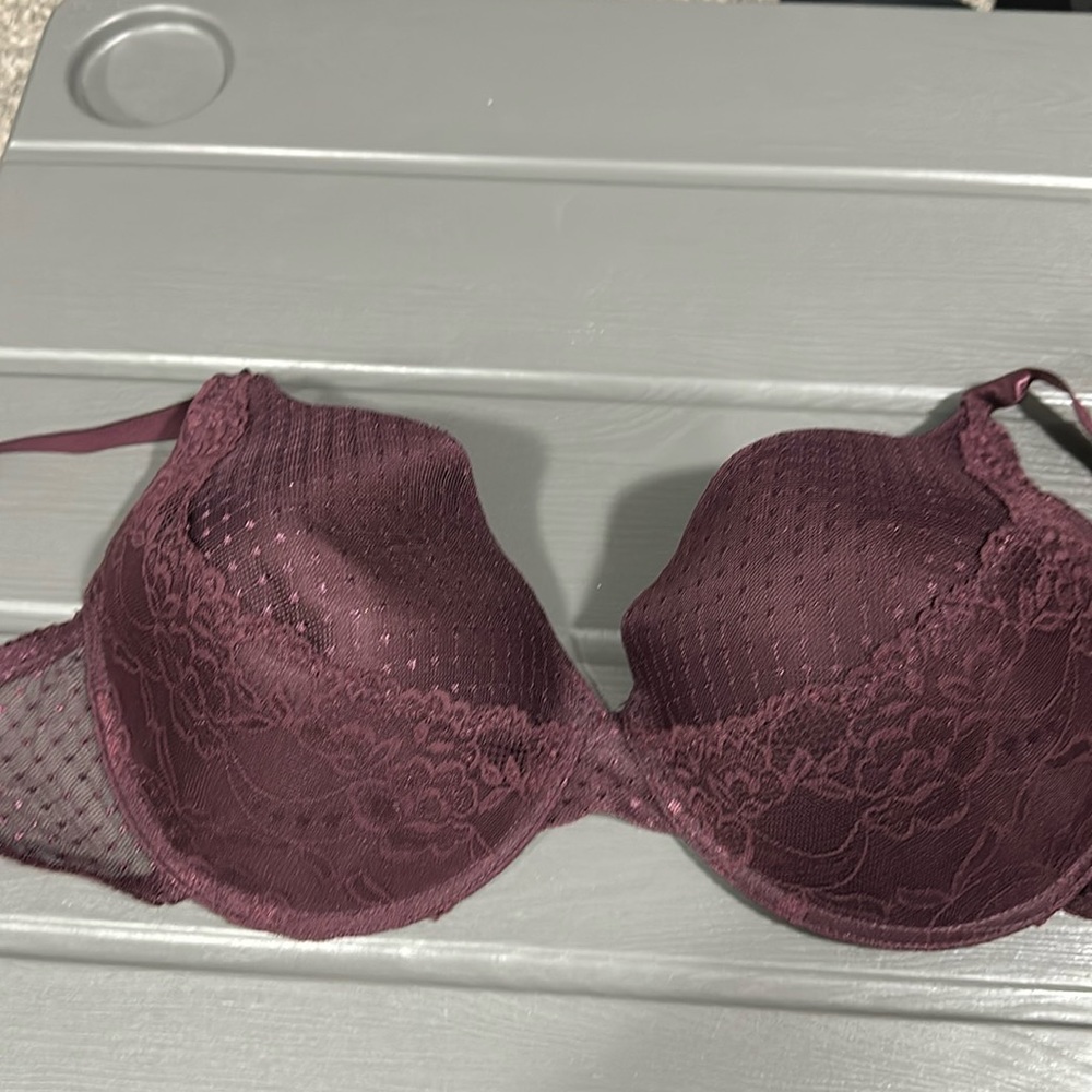 Like new lightly padded bra size 44DD